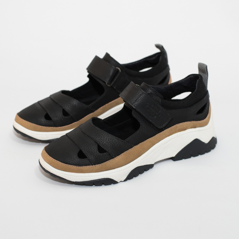 sandalias negras y blancas primavera verano 2021 Calzados Vemmas | Zapalook